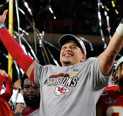 Patrick Mahomes and the Chiefs are 2021 Super Bowl Favorites